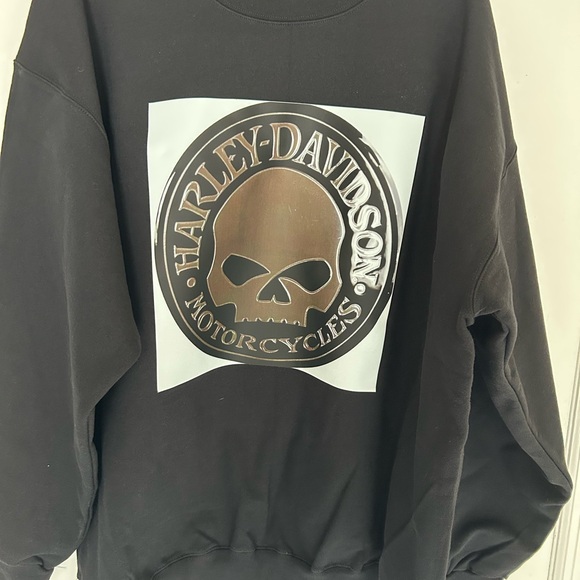Gildan Other - Gildan Black Sweatshirt with Harley-Davidson Skull Graphic